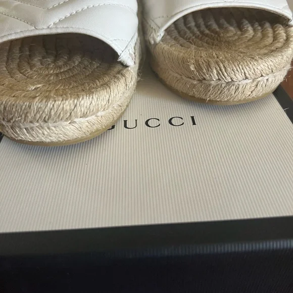 Gucci Cream Espadrille Sandals with Gold Logo - Picture 4 of 6